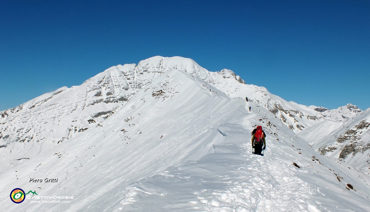 47 Cresta e cima Grem sullo sfondo dell'Arera.JPG